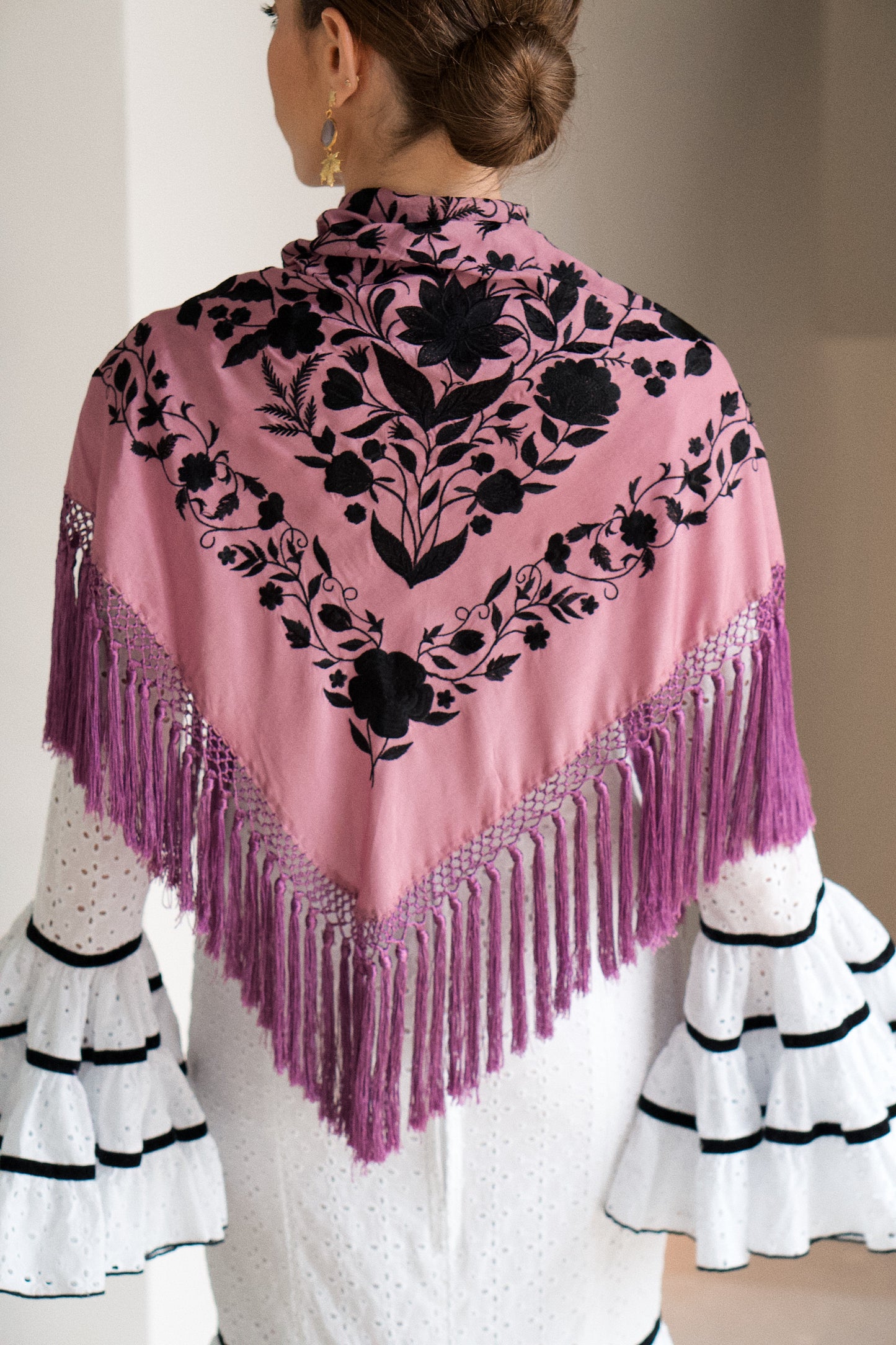 Mantón de seda flecado a mano malva