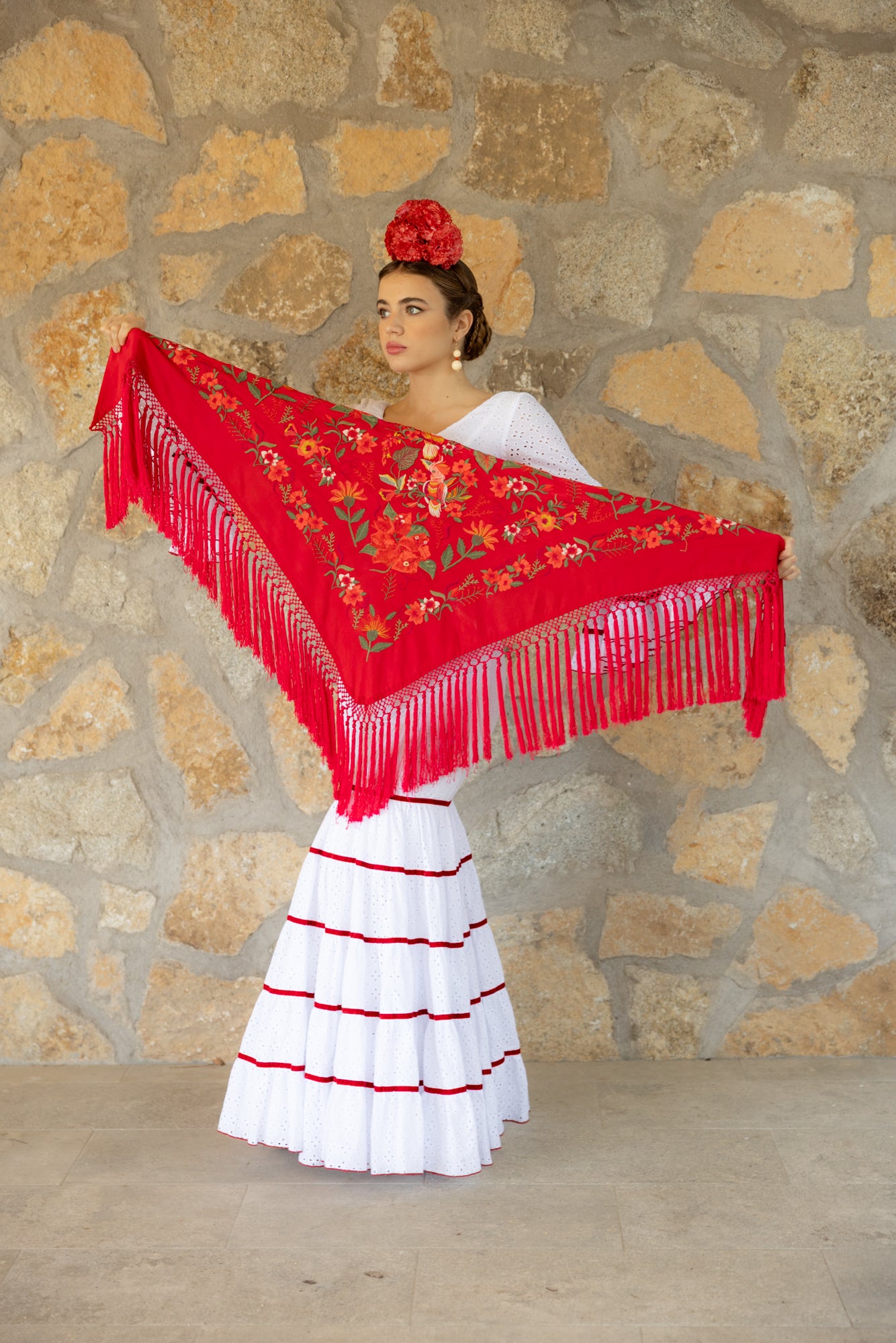 Mantón de seda flecado a mano rojo