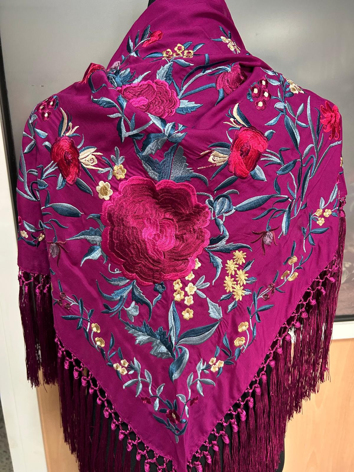 Mantón de seda flecado a mano buganvilla flores
