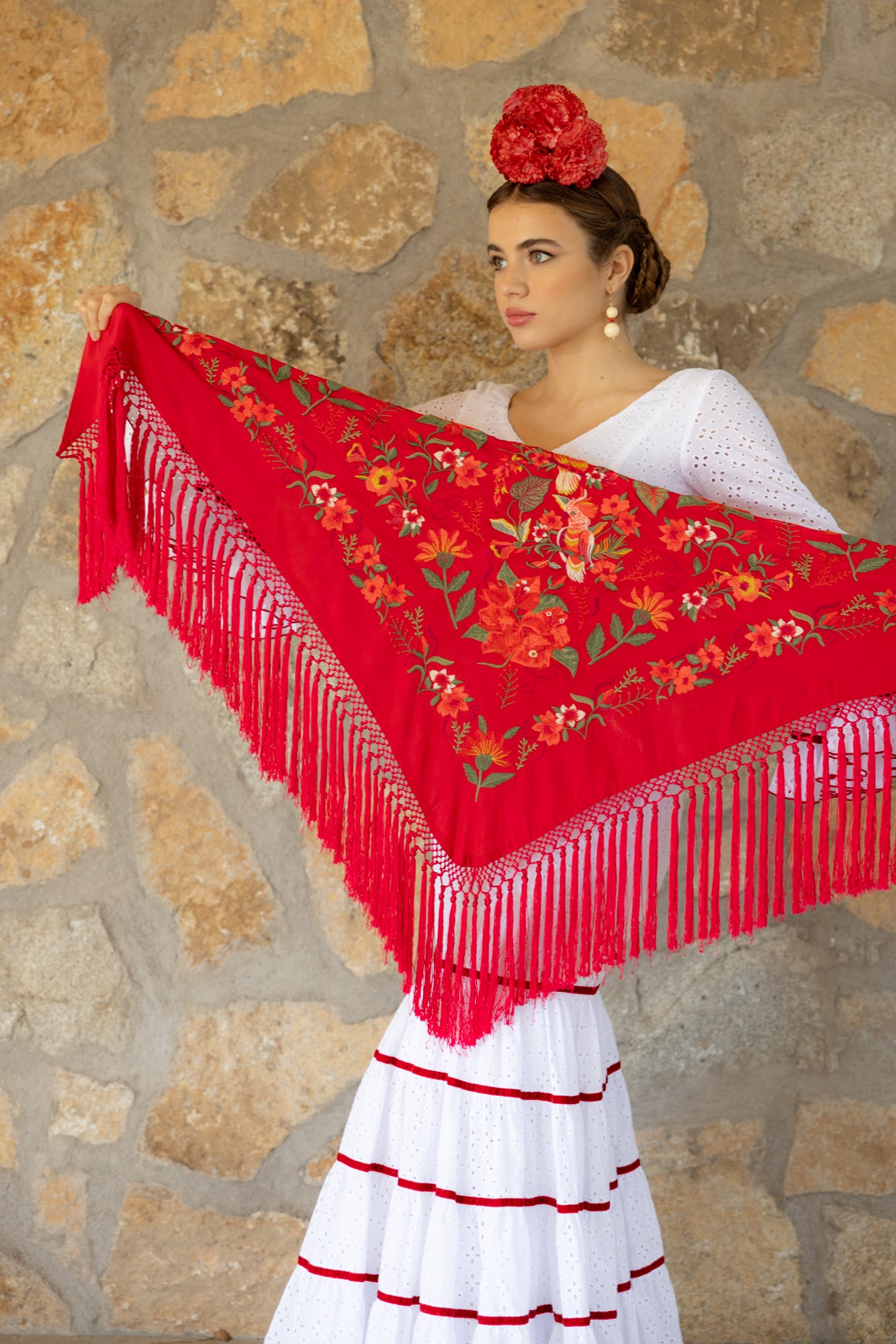 Mantón de seda flecado a mano rojo