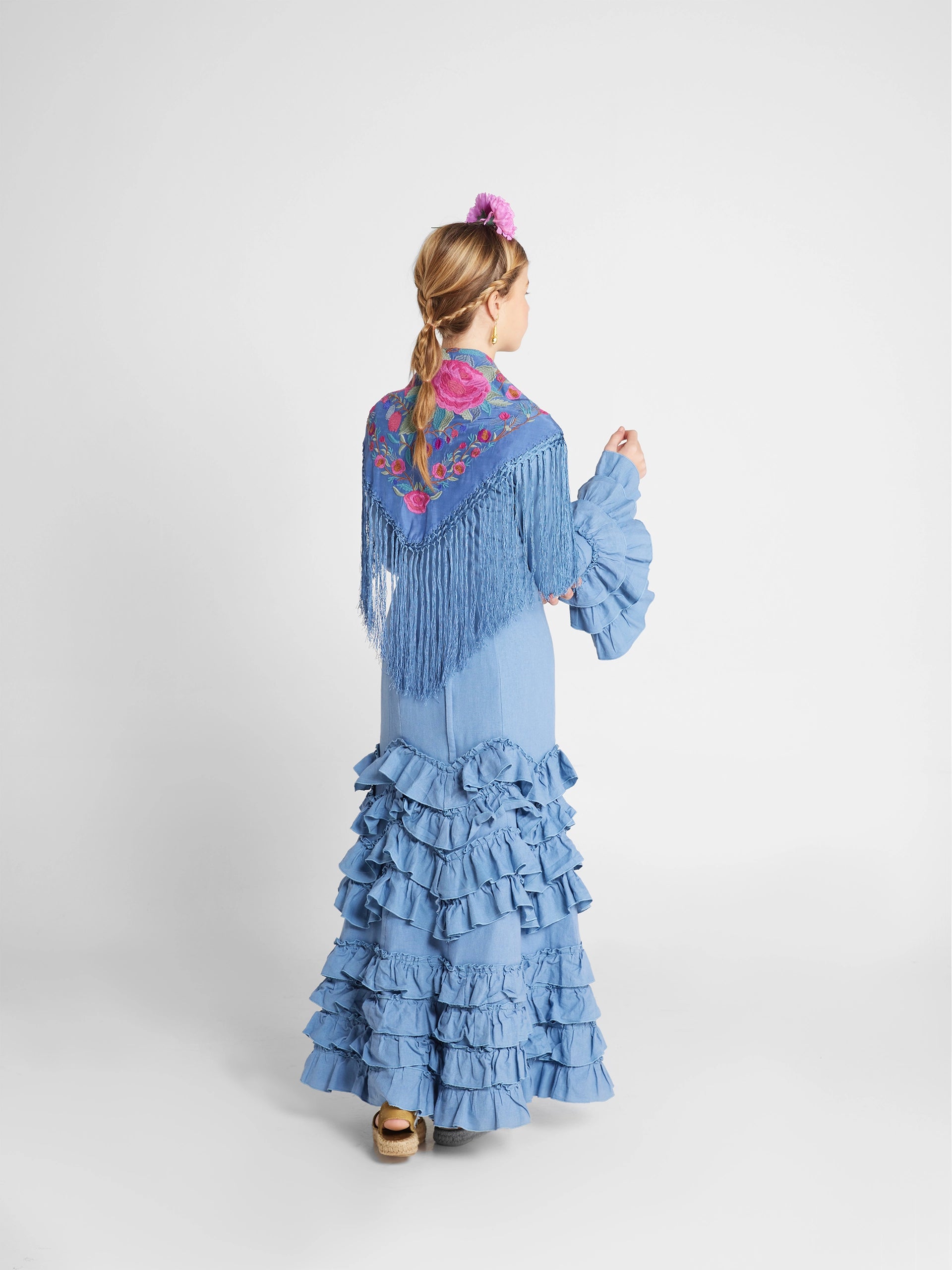 MANTON SEDA BORDADO A MANO AZUL K9