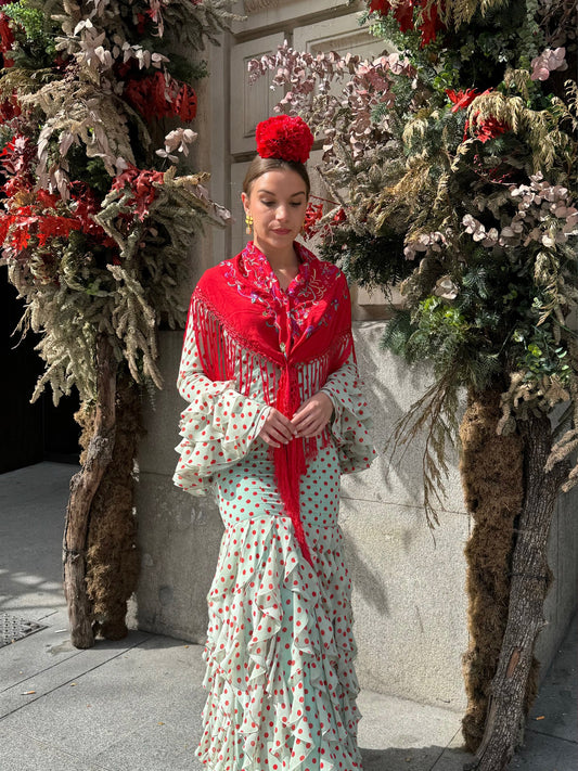 Modelo Pau verde by Notelodigo Moda Flamenca (Sevilla).