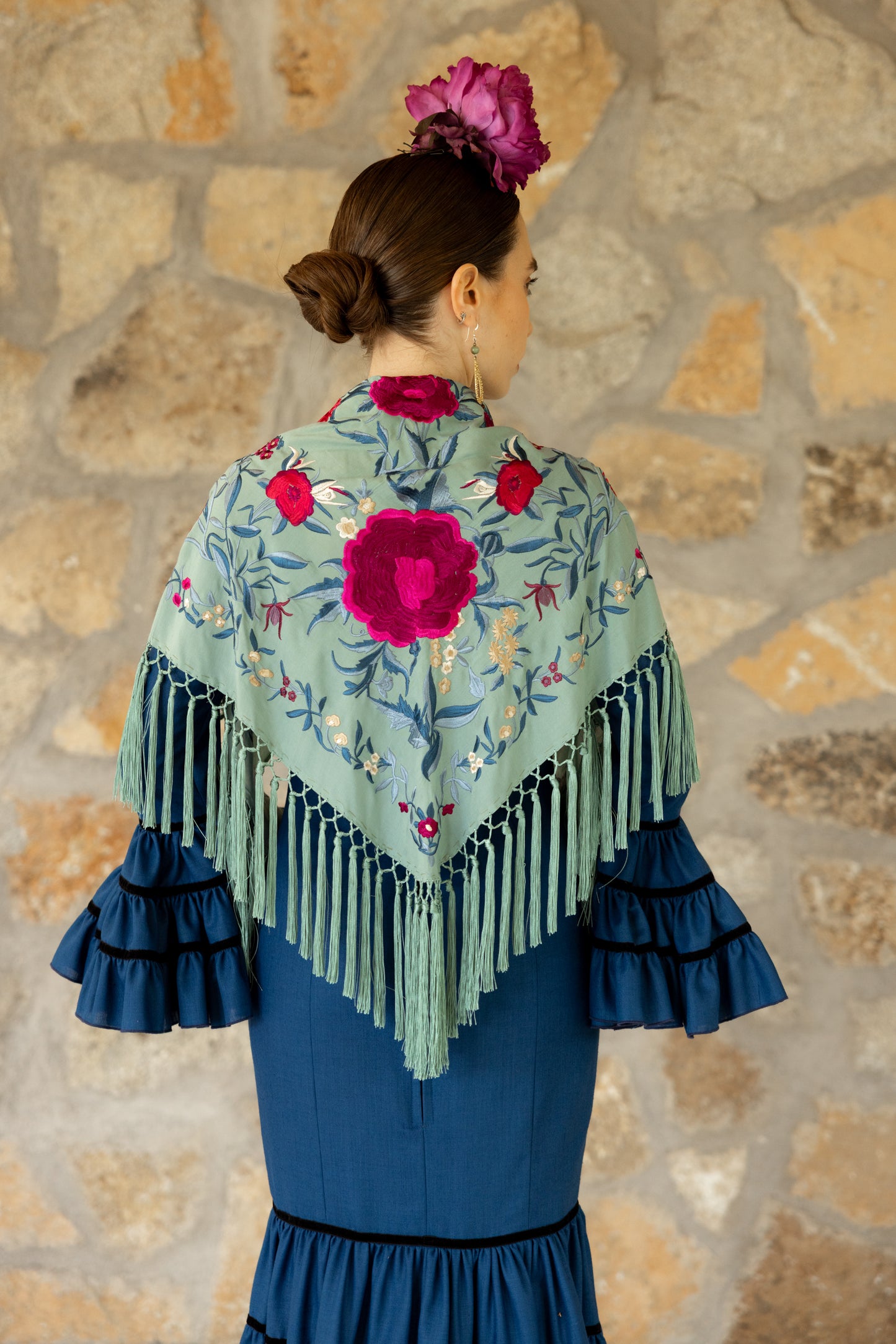Mantón de seda flecado a mano verde jabonoso