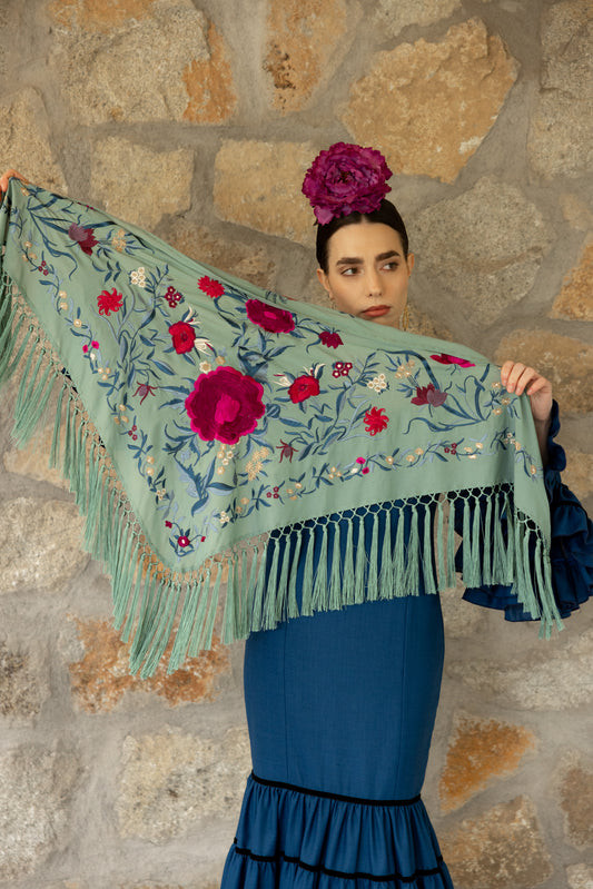 Mantón de seda flecado a mano verde jabonoso