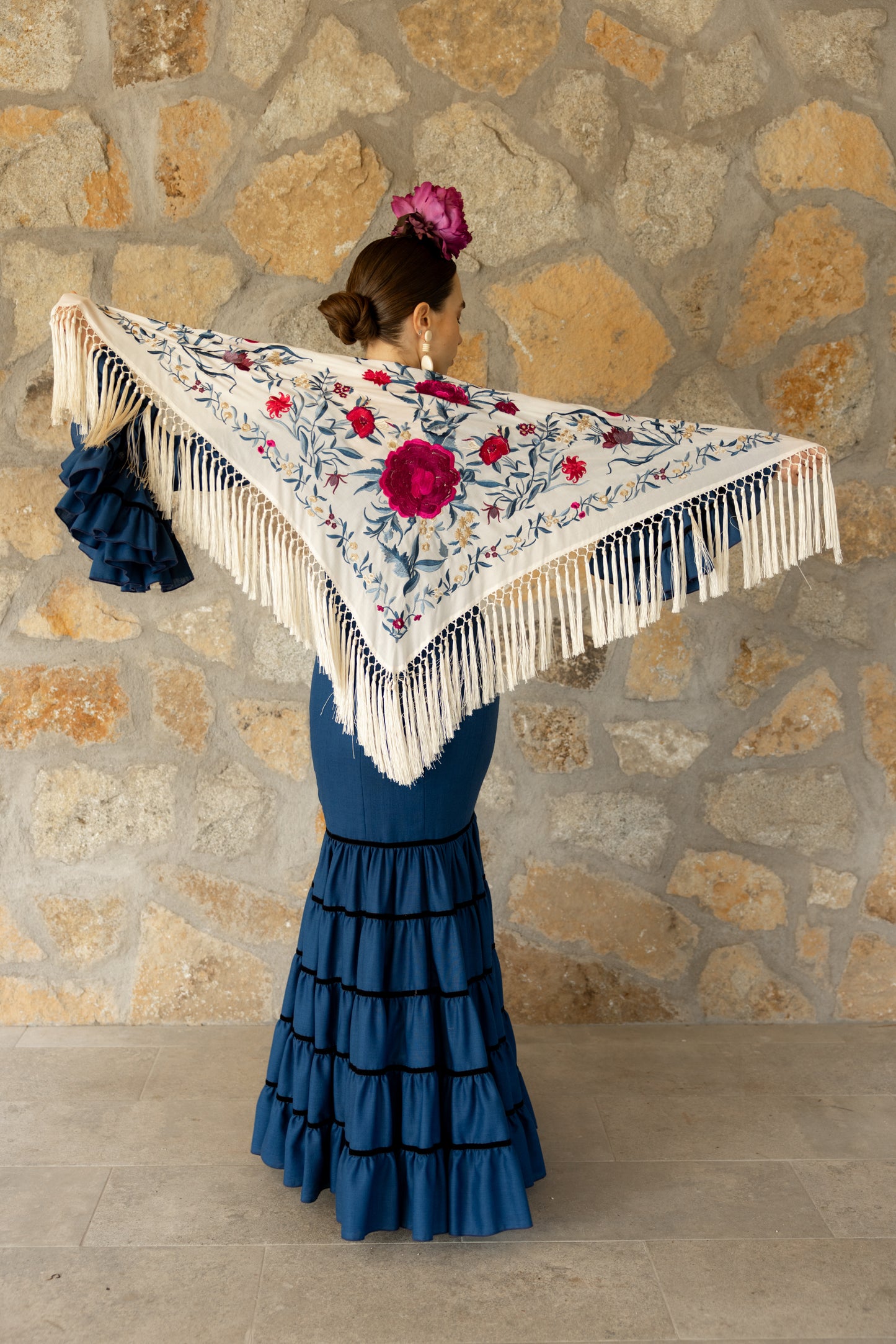 Mantón de seda flecado a mano blanco