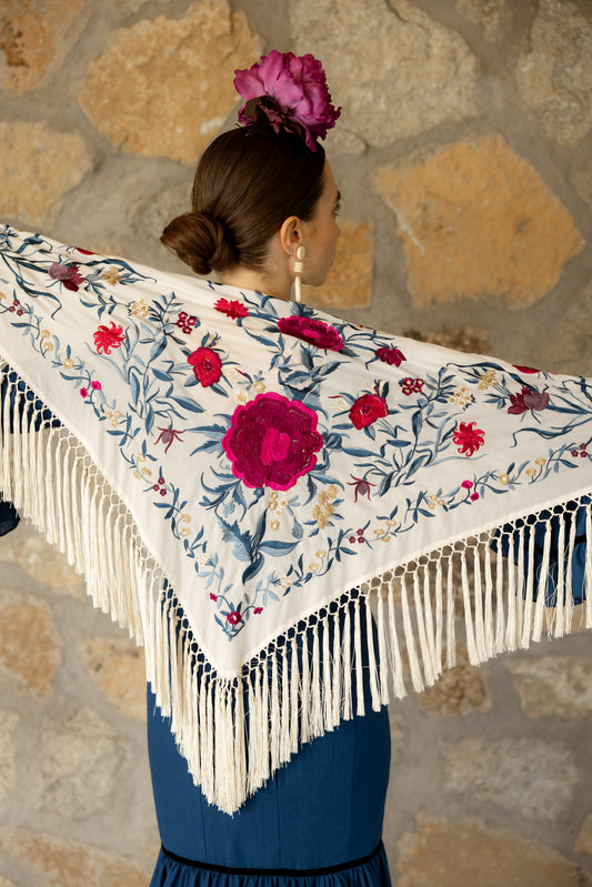 Mantón de seda flecado a mano blanco
