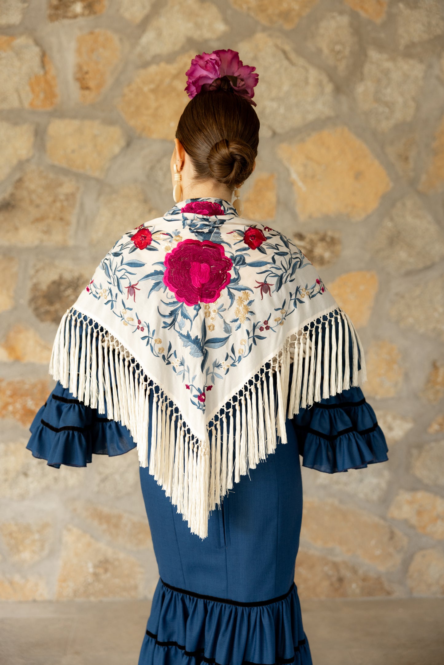 Mantón de seda flecado a mano blanco