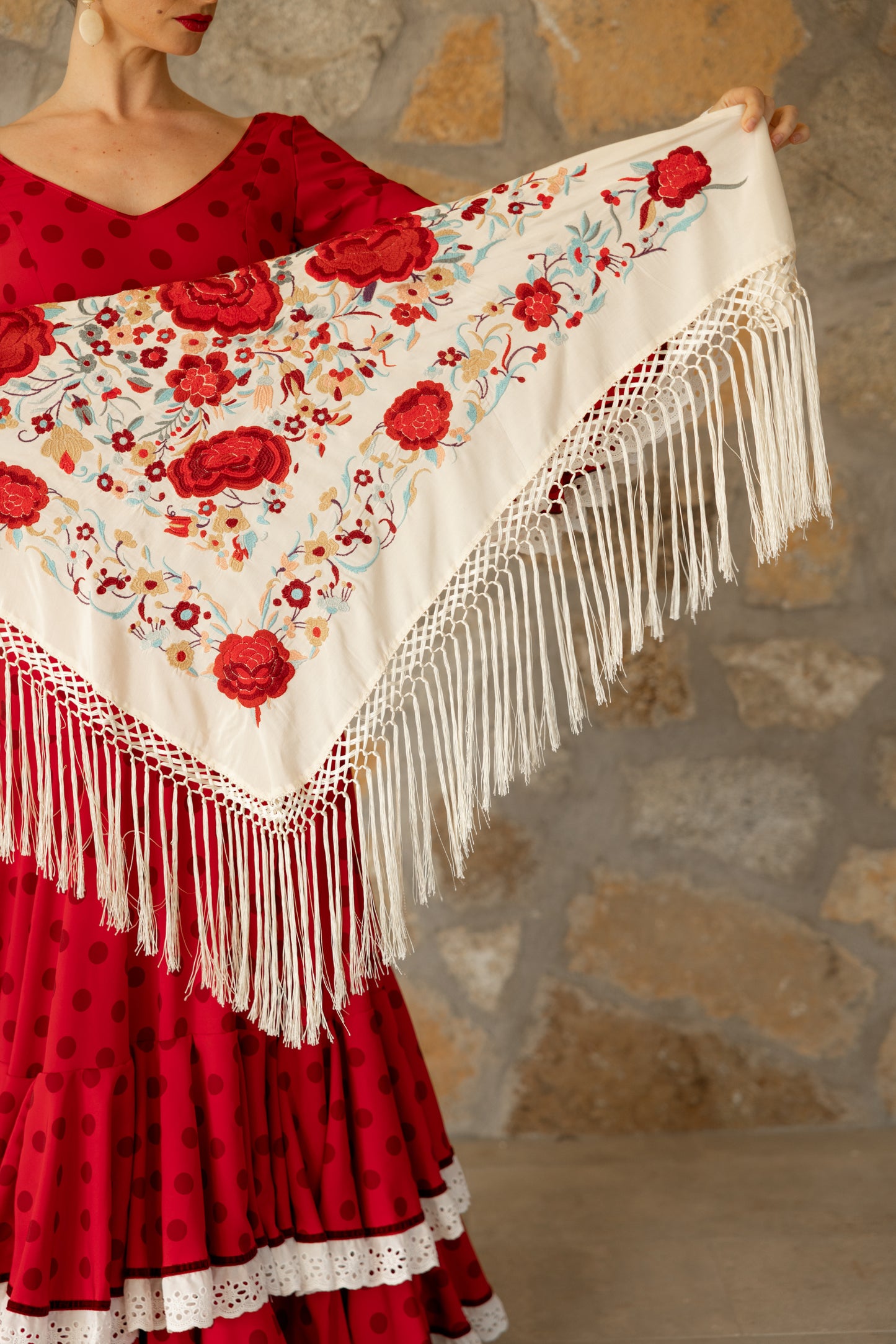Mantón de seda flecado a mano blanco crudo