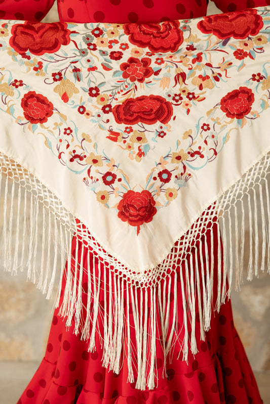 Mantón de seda flecado a mano blanco crudo