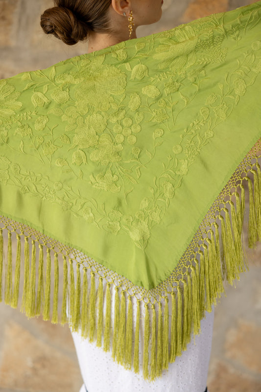 Mantón de seda flecado a mano lima