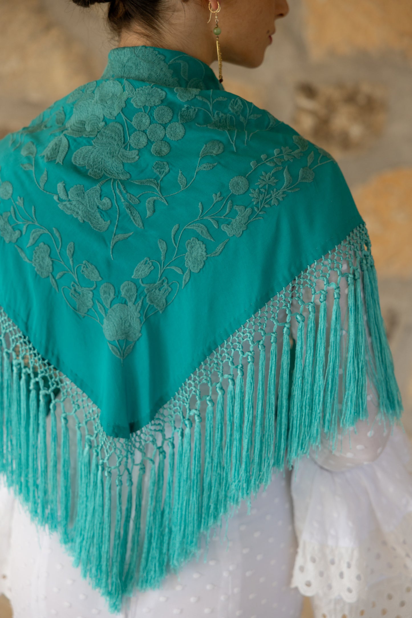 Mantón de seda flecado a mano turquesa