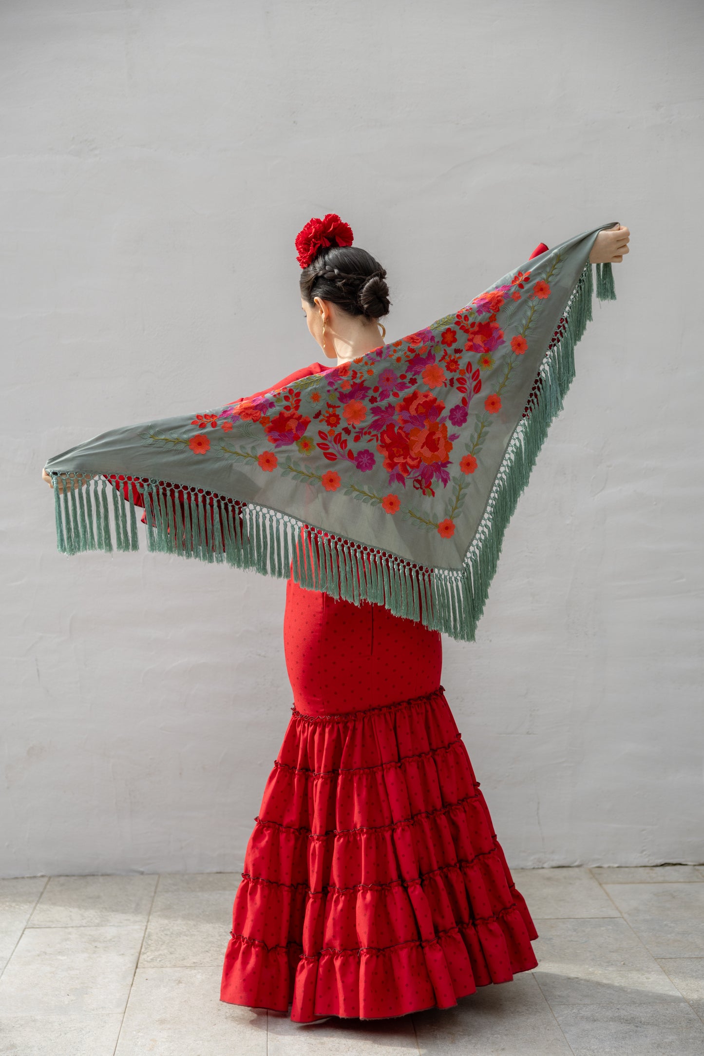 Mantón de seda flecado a mano verde jabonoso