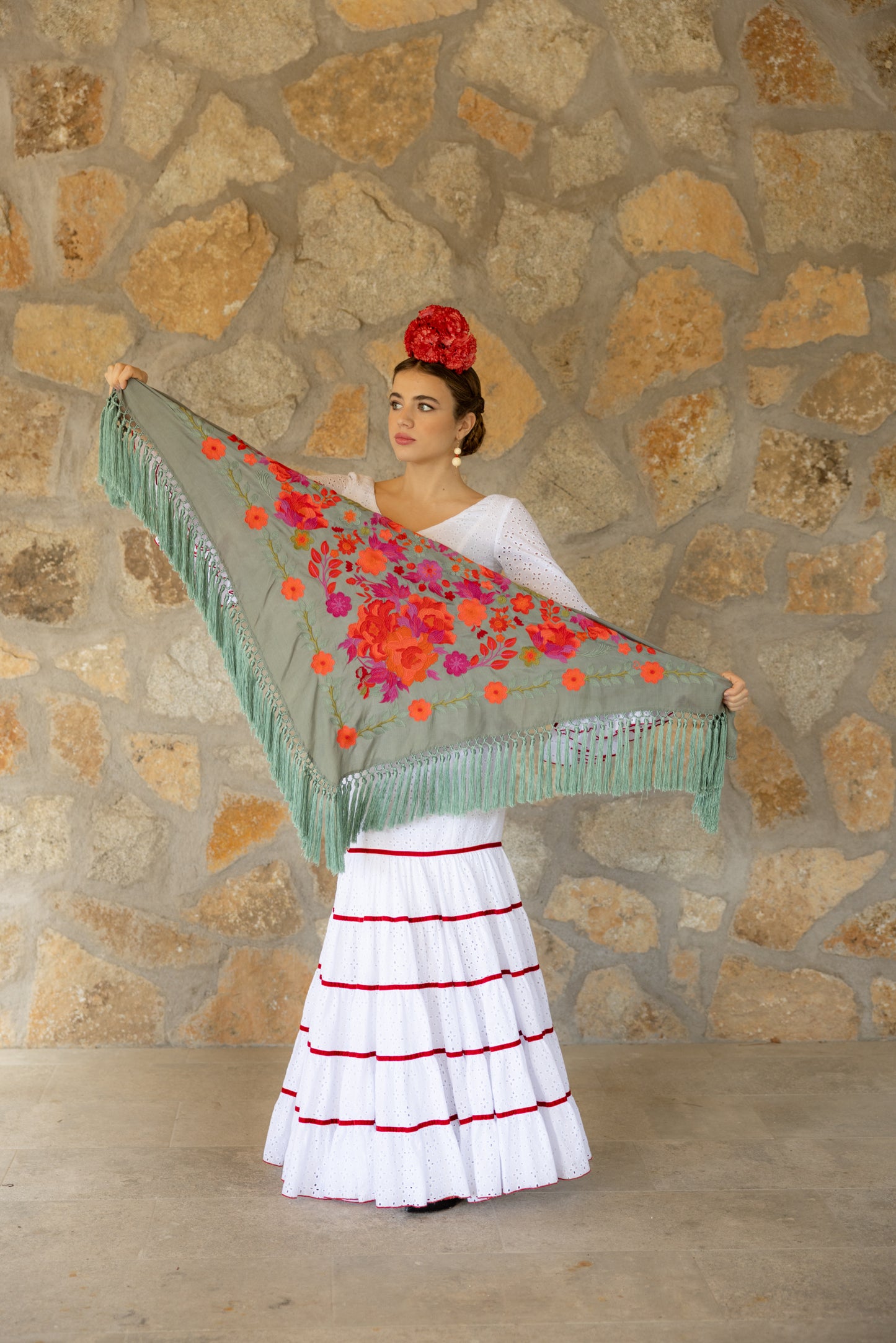 Mantón de seda flecado a mano verde jabonoso