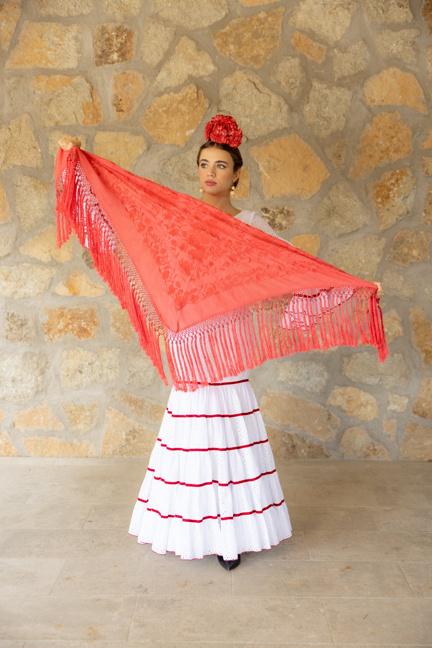 Mantón de seda flecado a mano coral