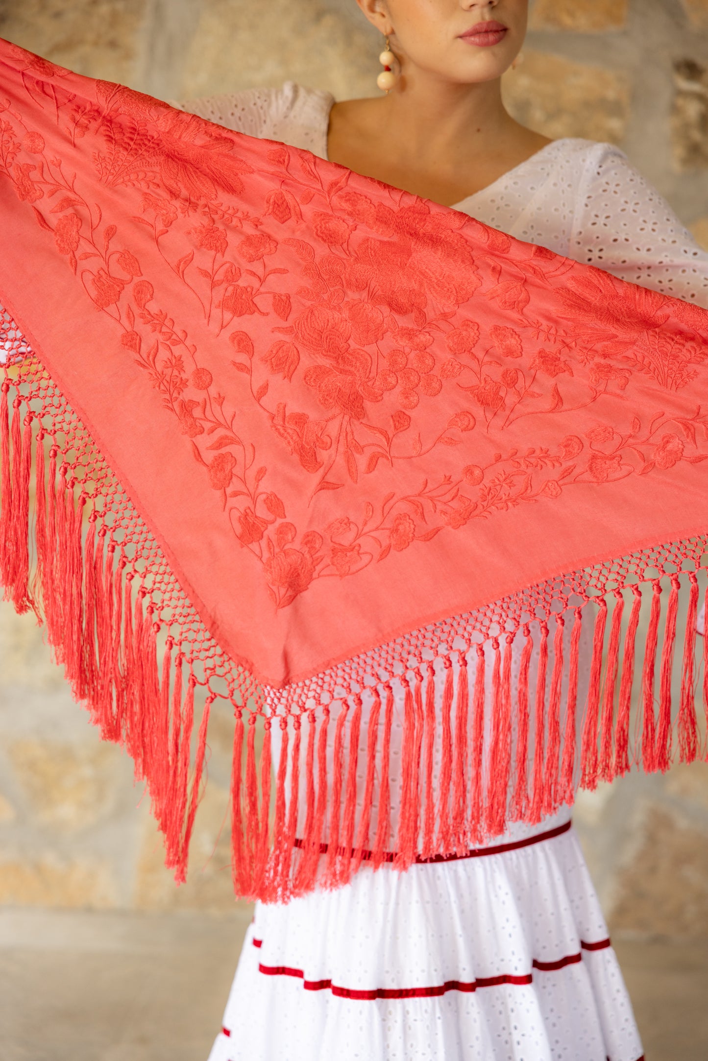 Mantón de seda flecado a mano coral