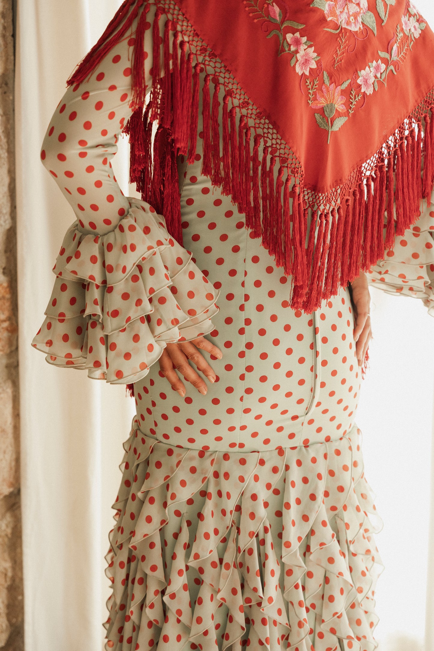 Modelo Pau verde by Notelodigo Moda Flamenca (Sevilla).