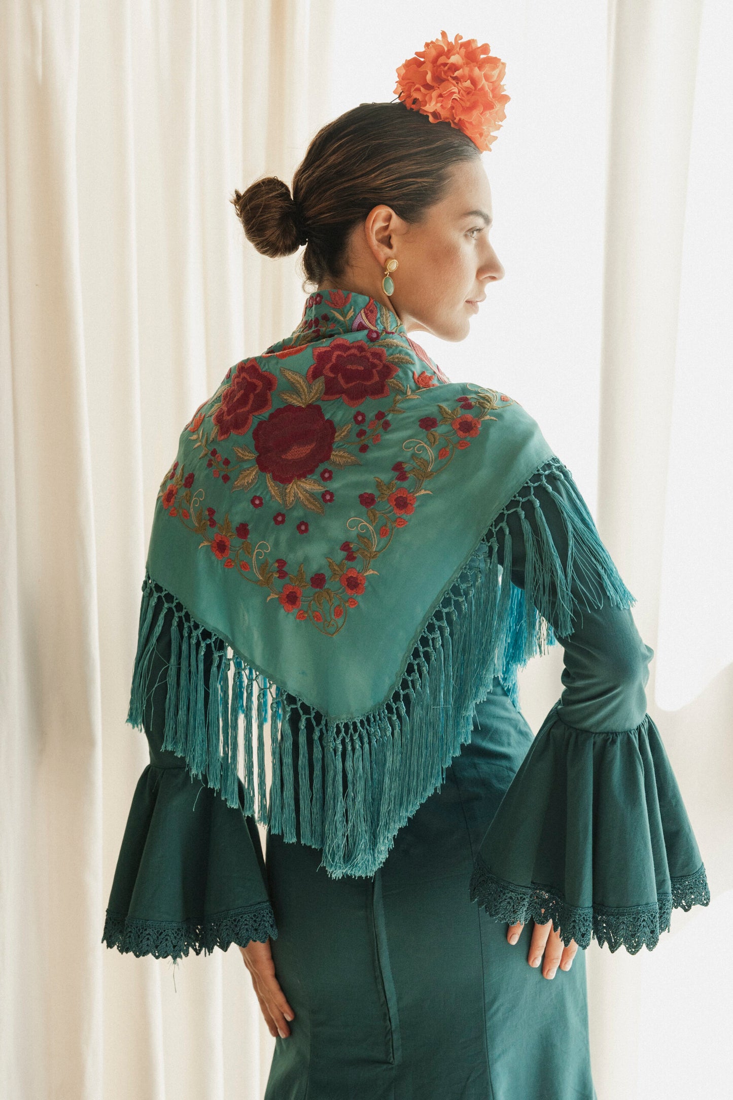 Mantón de seda flecado a mano turquesa