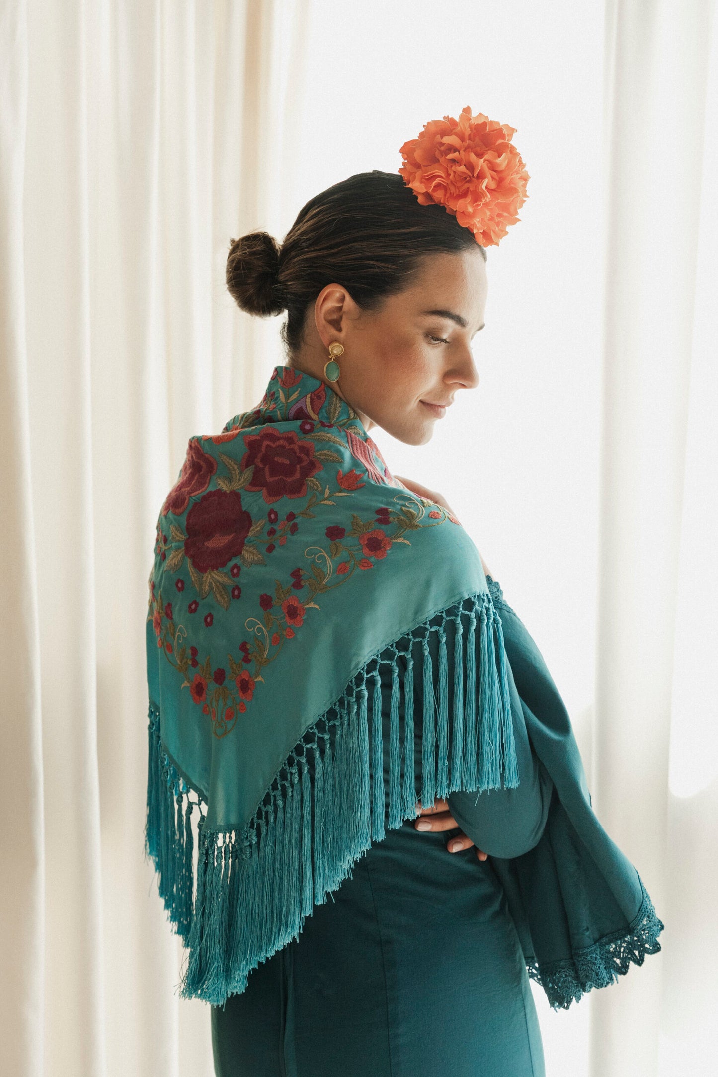 Mantón de seda flecado a mano turquesa