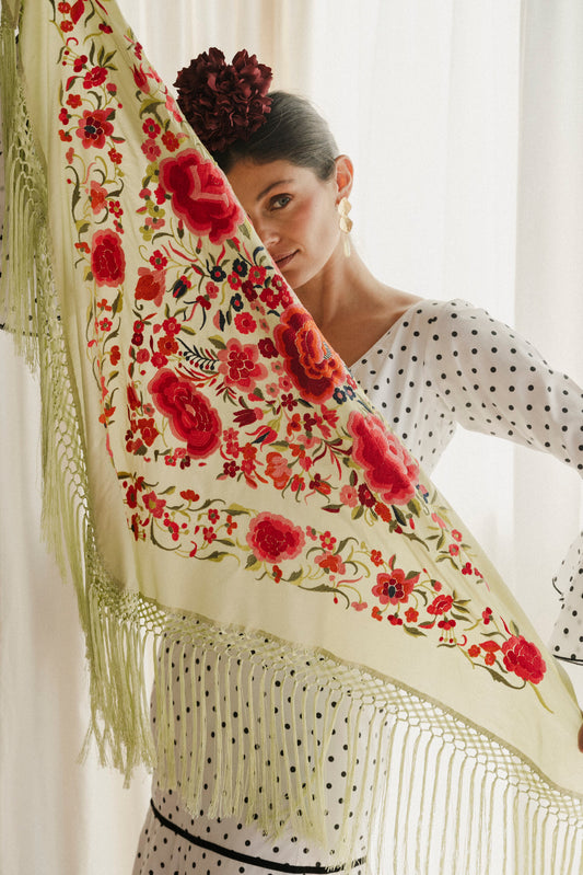 Mantón de seda flecado a mano pistacho flores rojas